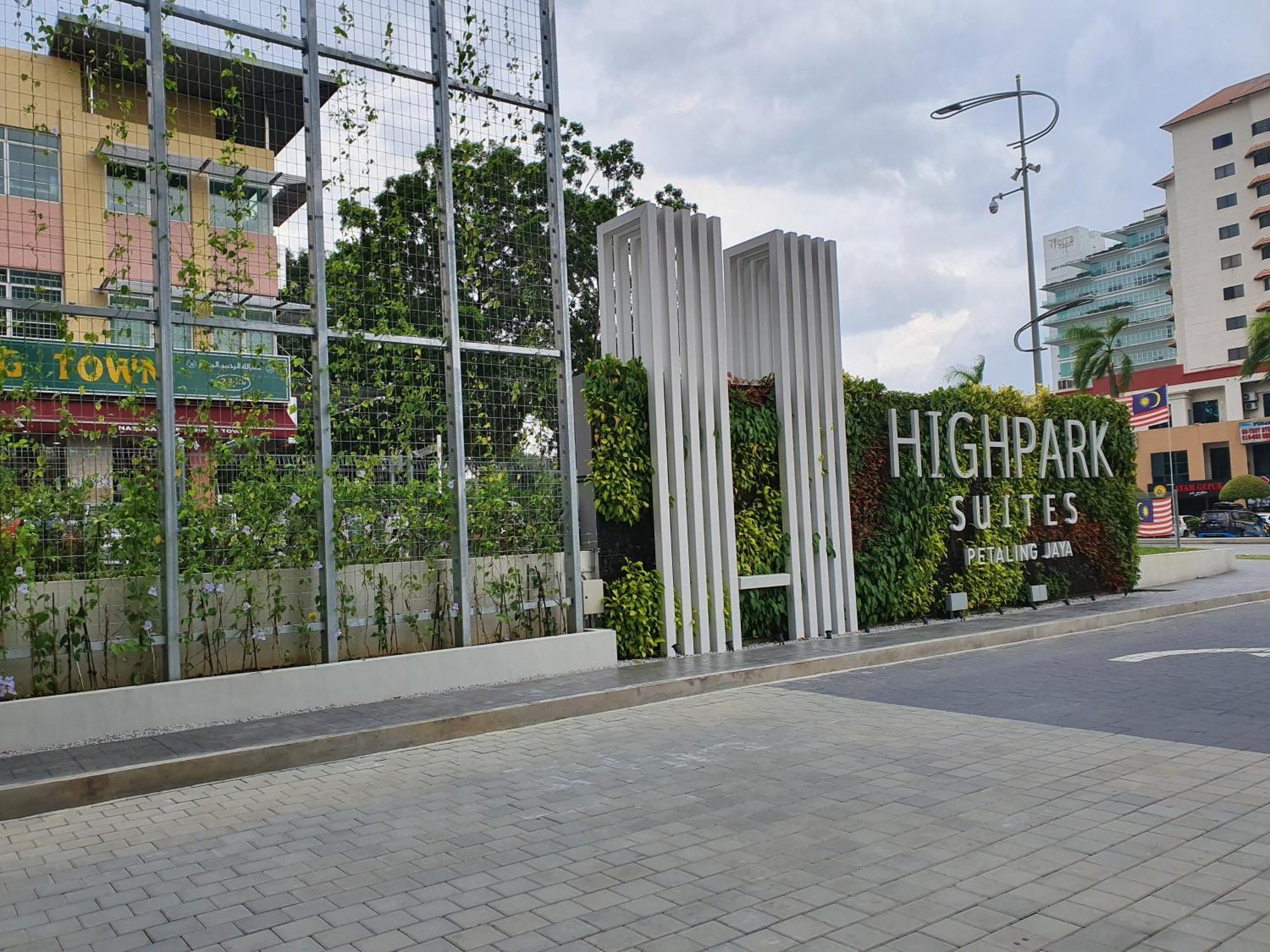Highpark Suites In Petaling Jaya, Kelana Jaya By Plush Kampong Baharu Sungai Way Dış mekan fotoğraf