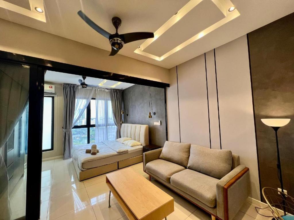 Highpark Suites In Petaling Jaya, Kelana Jaya By Plush Kampong Baharu Sungai Way Dış mekan fotoğraf