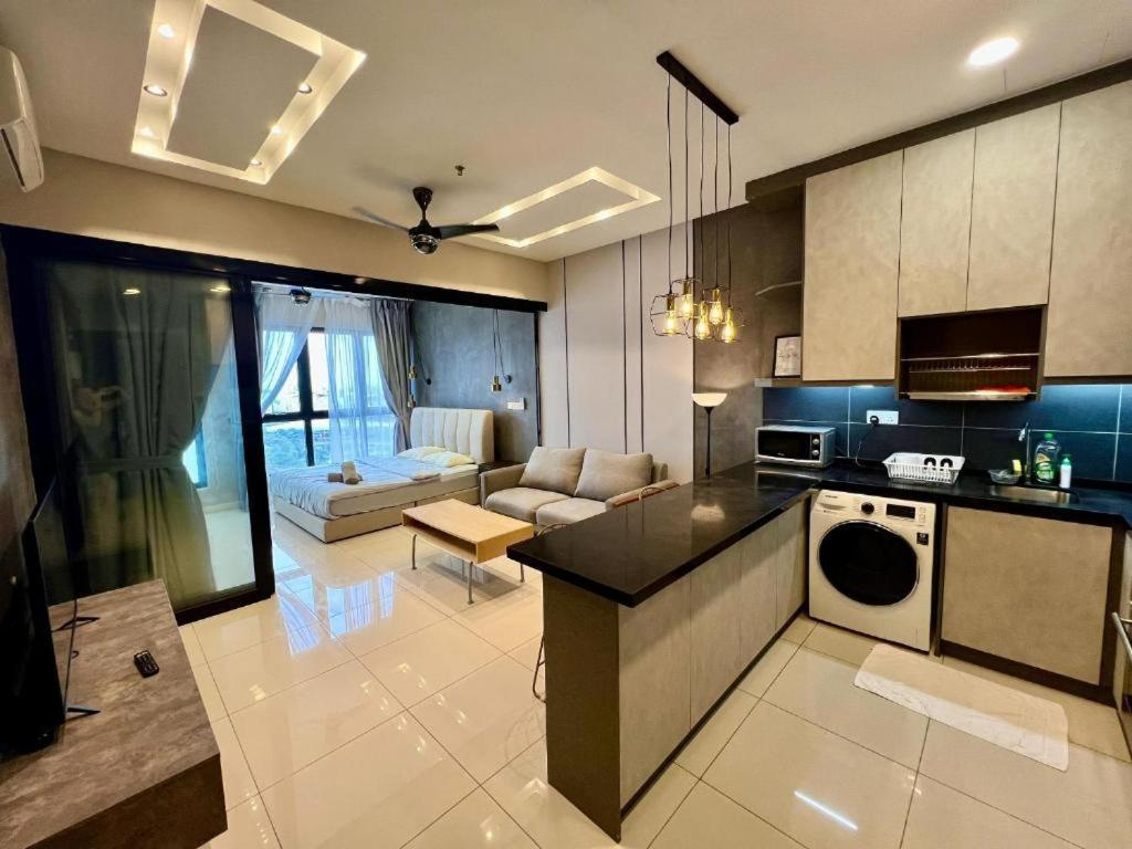 Highpark Suites In Petaling Jaya, Kelana Jaya By Plush Kampong Baharu Sungai Way Dış mekan fotoğraf