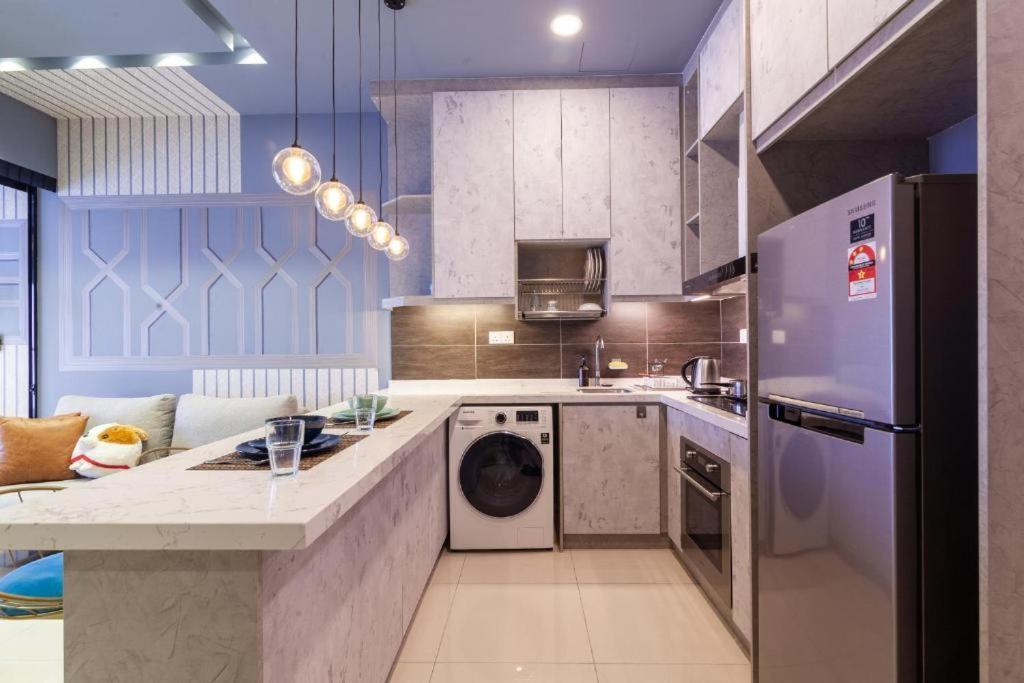 Highpark Suites In Petaling Jaya, Kelana Jaya By Plush Kampong Baharu Sungai Way Dış mekan fotoğraf