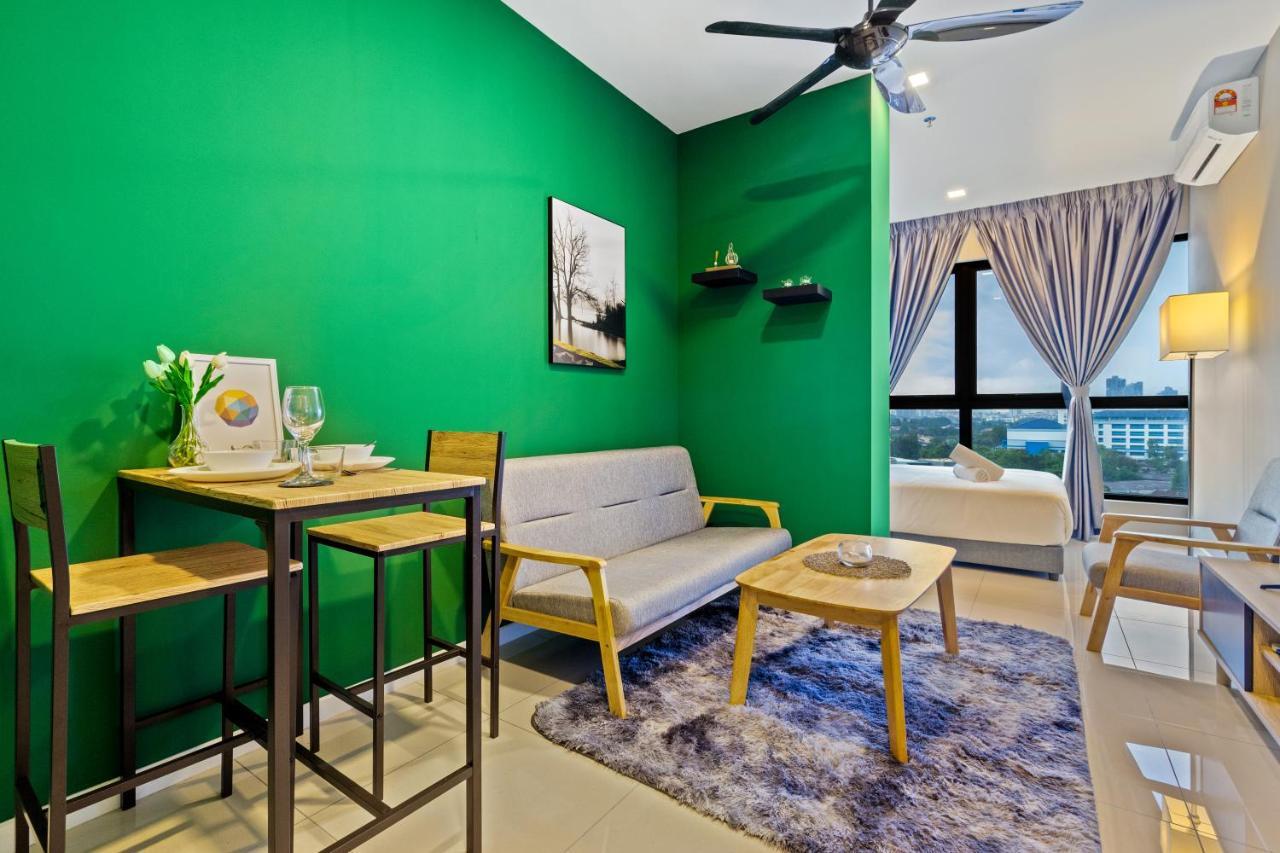 Highpark Suites In Petaling Jaya, Kelana Jaya By Plush Kampong Baharu Sungai Way Dış mekan fotoğraf