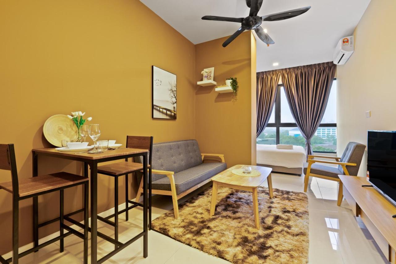 Highpark Suites In Petaling Jaya, Kelana Jaya By Plush Kampong Baharu Sungai Way Dış mekan fotoğraf